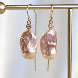 Barok ørekroge med kæde lyserøde - forgyldt